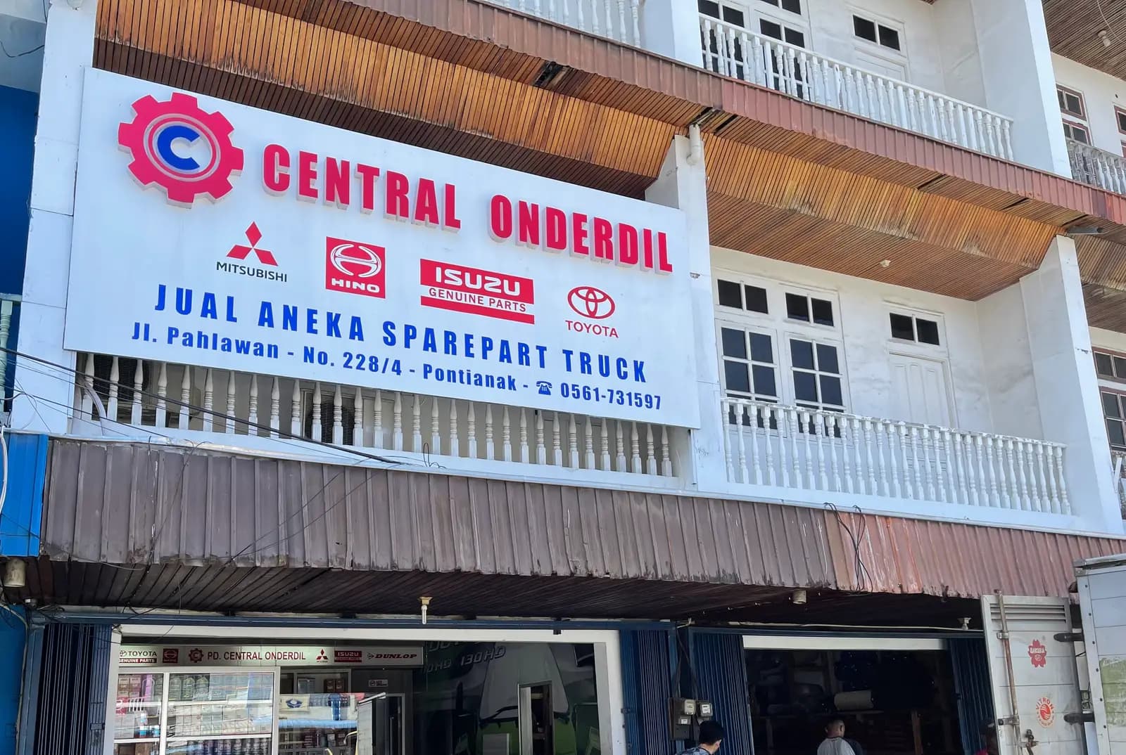 Papan nama Central Onderdil